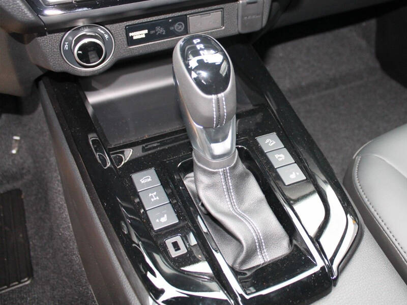 Isuzu D-Max V-Cross G A/T Isuzu D-Max V-Cross G A/T